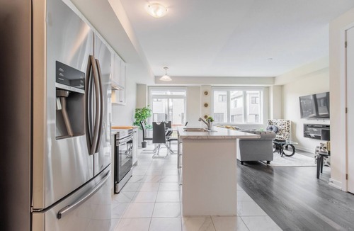Thorold House | 3 BR house, 15 min to Niagara Falls/Attractions, sleeps 7