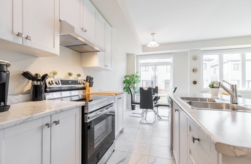 Thorold House | 3 BR house, 15 min to Niagara Falls/Attractions, sleeps 7