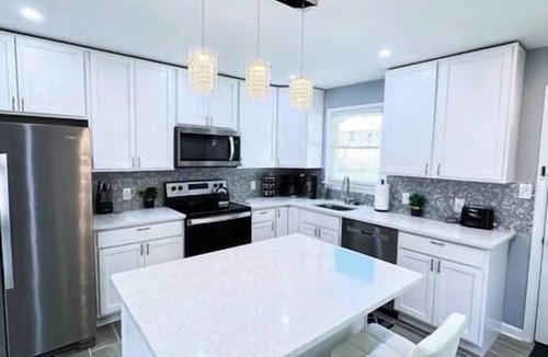 Landover Bed & Breakfast | 3 BR House by DC, NW Stadium, UMD and Six Flag