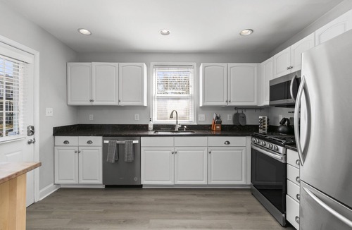 Northeast Bed & Breakfast | 3 DC Homes | Host Up to 30 Guests