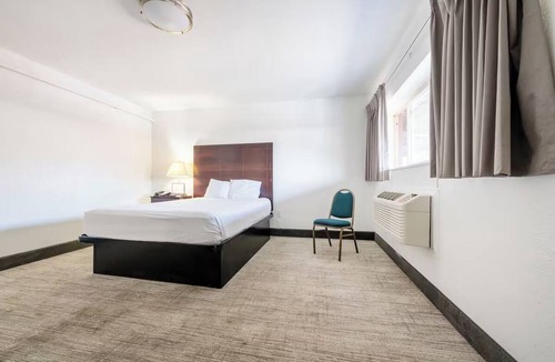 Hollywood District Hotel | 3 Functional Studios with Essentials Near Restaurants & Parks