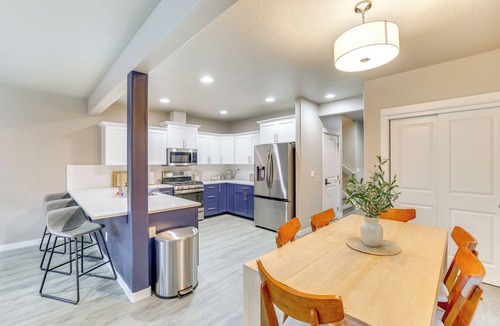 Sunset House | 3 Mi to Boise River Greenbelt: Home w/Fenced Yard