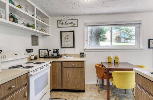 Silver Spring Apartment | 3 Mi to Dtwn Silver Spring: Convenient Apartment