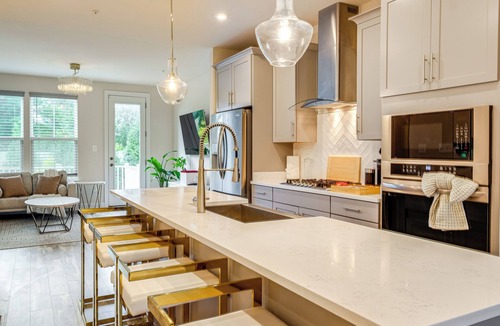 Largo House | 3 Mi to NW Stadium: Modern Retreat in Largo