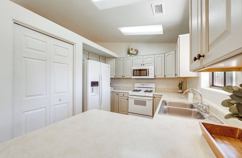Cottonwood-Verde Village House | 3 Mi to Old Town Cottonwood: Sunny Home w/BBQ