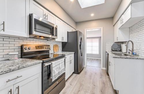 Venice Gardens House | 3 Mi to Venice Beach: Pet-Friendly Home w/Yard