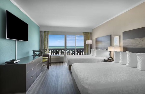 Myrtle Beach Resort | 3 Oceanfront Family-Friendly Rooms in Myrtle Beach Near SkyWheel & Boardwalk