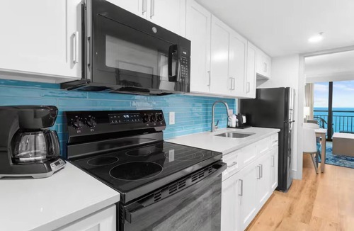 Myrtle Beach Resort | 3 Oceanfront Queen 1BR Suites | Balcony, Kitchen, Pool, 1.2 mi to Broadway