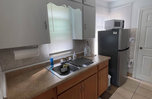 Warm Mineral Springs Cottage | #3 Small house walking distance to Warm Mineral Spring