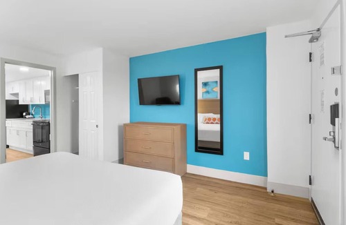 Myrtle Beach Resort | 3 Sunlit Oceanfront King Suites | Balcony, Pool, 0.06 mi to Sea Captain's House