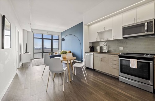 Bluemont Hotel | 3 Units | Arlington Getaway w/Kitchen & Pool | Near Smithsonian Museums & Parks