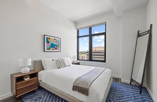 Bluemont Hotel | 3 Units | Ballston Extended Stay | Rooftop View & Kitchen | Walk to Local Dining