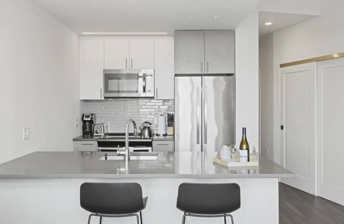 Bluemont Hotel | 3 Units | Family Getaway Near Famous Landmarks & Attractions | Rooftop Views
