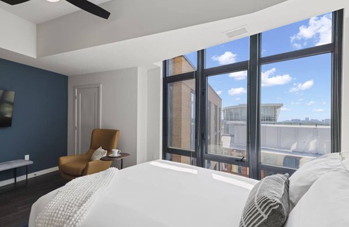 Bluemont Hotel | 3 Units | Family Stay In Ballston | Rooftop Pool Access | Walk to Dining Scene