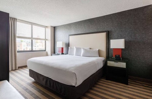 West End Apartment | 3 Units Family Stay in Downtown DC | Full Kitchen | Near Monuments & Museums