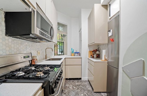 Northeast Apartment | 30-Day+ Executive 2Bd in Capitol Hill. Quiet, Furnished, Parking, Near H Street