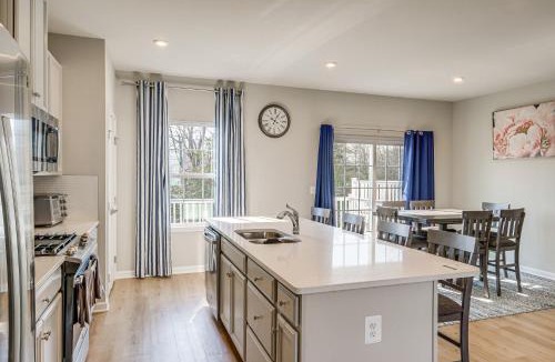 Dale City House | 30 Mi to Downtown DC: Charming Dale City Townhome!