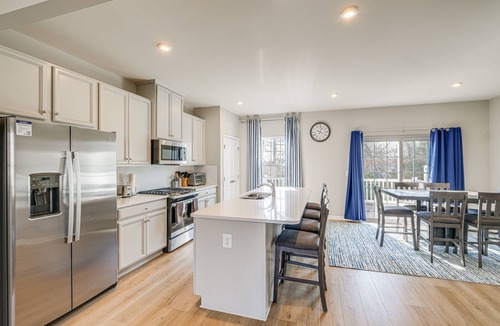 Dale City House | 30 Mi to Downtown DC: Charming Dale City Townhome!