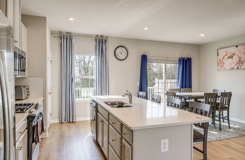 Dale City House | 30 Mi to Downtown DC: Charming Dale City Townhome!