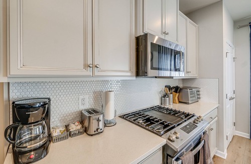 Dale City House | 30 Mi to Downtown DC: Charming Dale City Townhome!