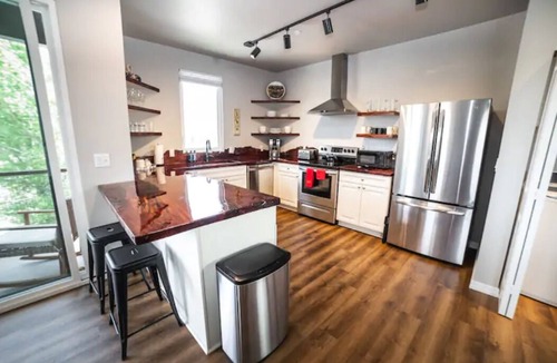 Southside Apartment | 301The Lofts, by Flagtown, 2 bed 2 bath with community hot tub