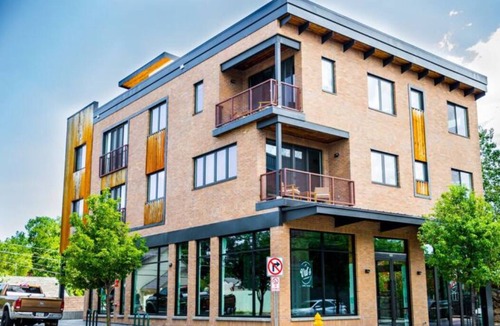 Southside Apartment | 302 - The Lofts, by Flagtown, 1 bed,1bath, community hot tub!