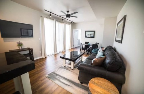 Southside Apartment | 302 - The Lofts, by Flagtown, 1 bed,1bath, community hot tub!