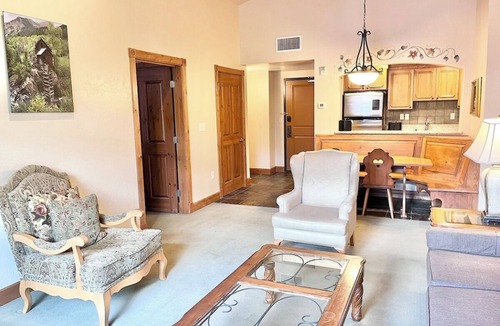 Midway Villa | 3070/72 | 2BR Upscale Villa | Near Park City & Golf