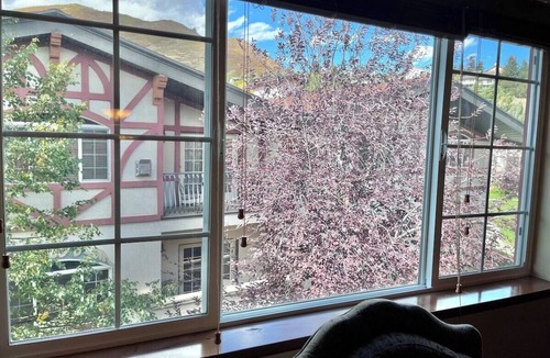 Midway Villa | 3070/72 | 2BR Upscale Villa | Near Park City & Golf