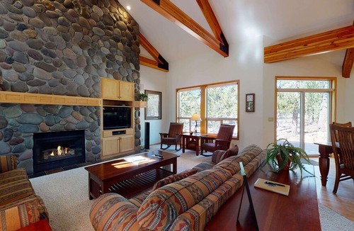 Deer Park House | 33 Oregon Loop | 4 BR / 4.5 BA, Sleeps 8