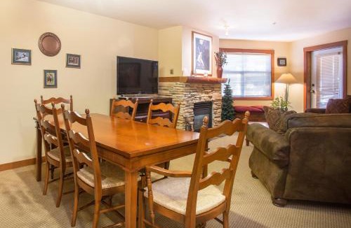 Snowbird Apartment | 3306 - One Bedroom Den Deluxe Powderhorn Lodge condo
