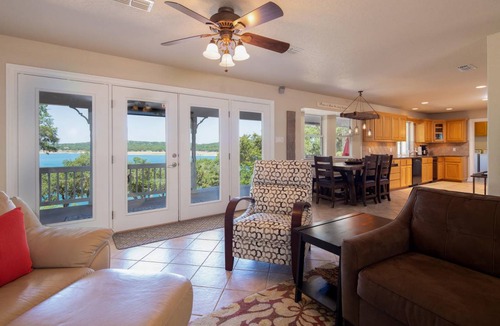 Canyon Lake House | 348 m² House ∙ 4 bedrooms ∙ 16 guests