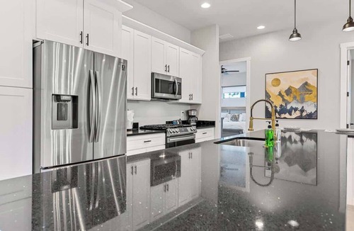 Flagstaff House | 360 Rooftop Views | New Build | AC | Hot Tub | Lux