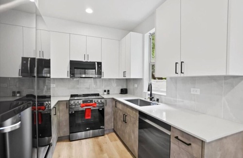 Roosevelt Villa | 3BR 2.5BA Rooftop View Green Lake Hideaway