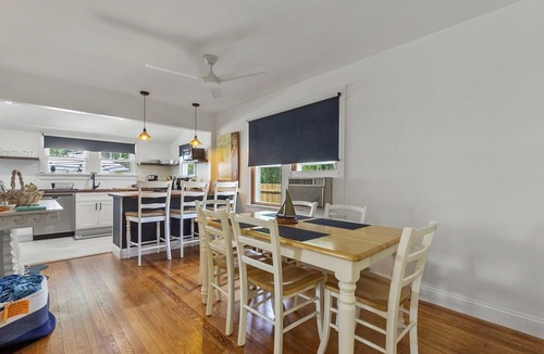 Del Haven Cottage | 3BR Cottage Beach and Bay Hot Tub Fireplace 3-Season Porch Fenced Yard