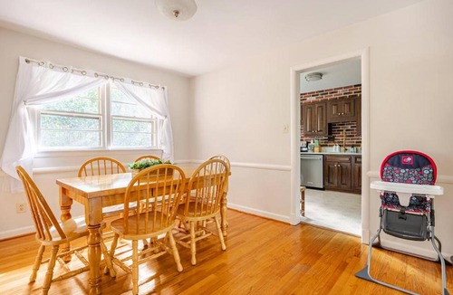 Idylwood Apartment | 3BR Home - Free Parking-WiFi Kitchen Laundry-Kids Friendly-Near DC & Downtown & Metro-Patio & Deck