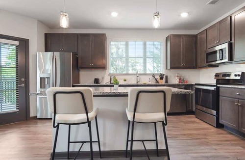 North Raleigh Apartment | 3BR | King Bed | Balcony | North Raleigh