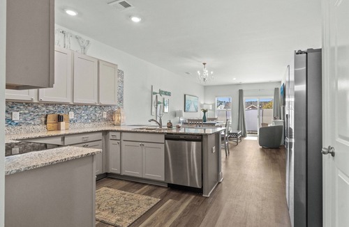 Little River House | 3BR, Outdoor Movie Theatre, Indoor Fireplace, Arcades, 5 Minutes from Beach!