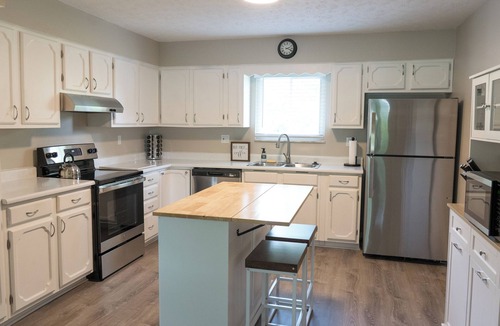 Groveport House | 3BR Retreat near BrewDog, games, and lots of space