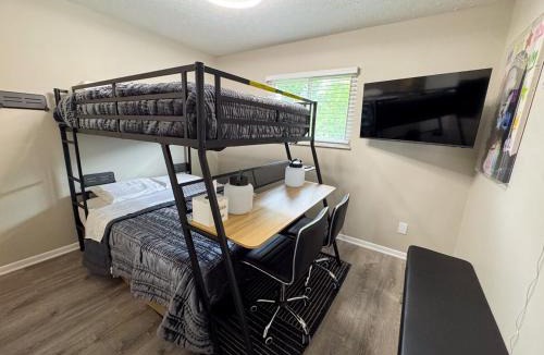 Groveport House | 3BR Retreat near BrewDog, games, and lots of space