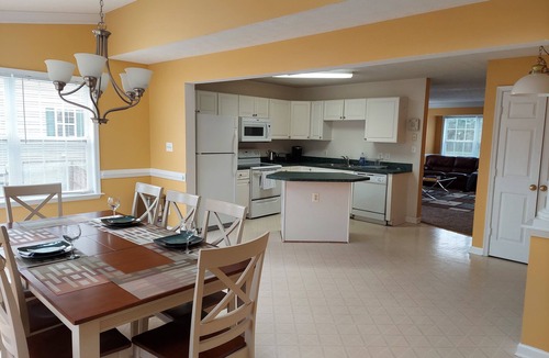 George Washington House | 4 Bdr TH Near Historic Downtown Fredericksburg & Quantico Sleeps 8 more