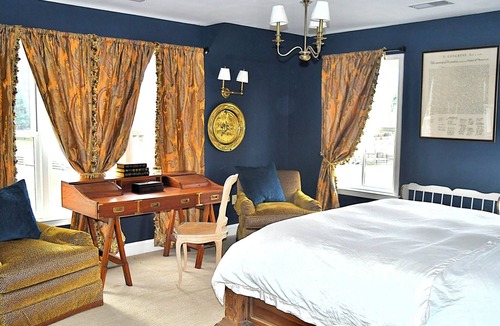 Middleburg House | 4 Bedroom Curated 1908 Middleburg Farmhouse · Near Upperville Horse Show Grounds