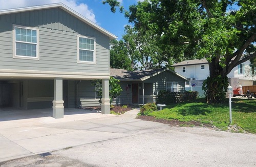Osprey House | 4-bedroom heated Pool house in lovely Osprey, 5 minutes to the beach