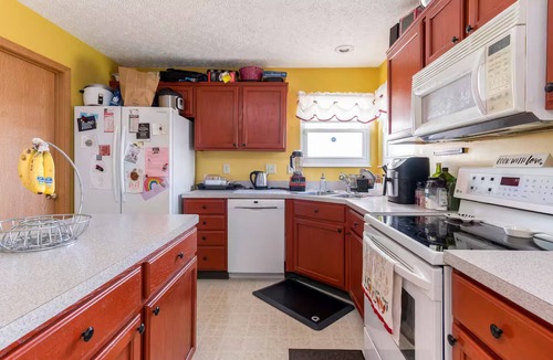 West Columbus House | 4-bedroom house in charming Grove City with AC/Entire home in Grove City, Ohio
