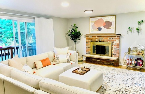 Kirkland House | 4-bedroom house in lovely Kirkland2 with AC, fully fenced
