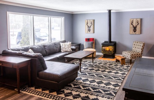 The Blue Mountains Ski Chalet | 4 Bedroom Rustic Chalet
