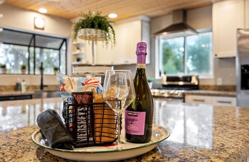 Heber Cabin | 4 Bedrooms, Sleeps 16, Hot Tub, Games, Tesla Charger, Smart TV's, MORE!