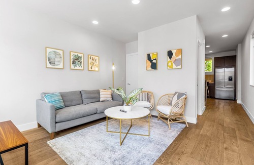 Eastlake House | 4 Beds Townhome with Rooftop Lake & Mountain Views