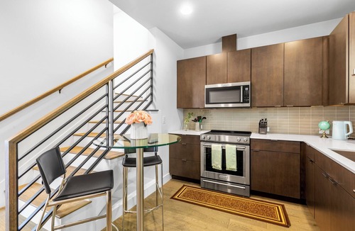 Eastlake House | 4 Beds Townhome with Rooftop Lake & Mountain Views