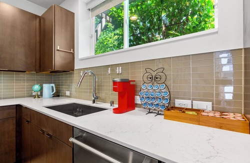 Eastlake House | 4 Beds Townhome with Rooftop Lake & Mountain Views